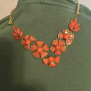 Beautiful vintage coral statement necklace 💋❣️